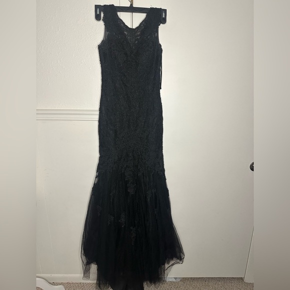 Dave & Johnny Black Lace Maxi Mermaid style Dress size 1/2 - Picture 1 of 4
